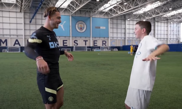 兑现与脑瘫小球迷约定 格拉利什毛虫舞庆进球