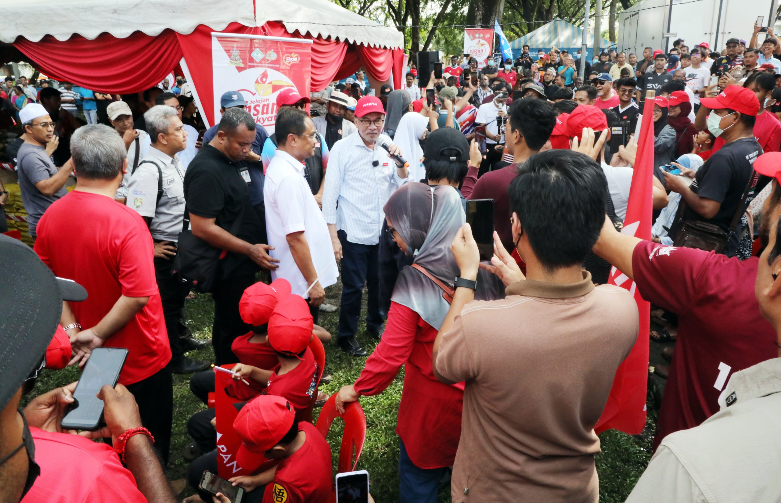 全国/安华:若成为首相将召集大园丘商降食油价