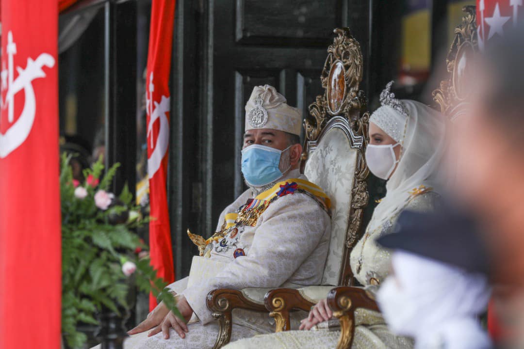 全国:配合吉兰丹州苏丹莫哈末五世殿下53岁华诞庆典,殿下今年一共册封769位有功臣民,并委任2位太平局绅。受封名册以苏丹后努戴安娜布特拉阿都拉为首,获封赐DK王室勋衔。