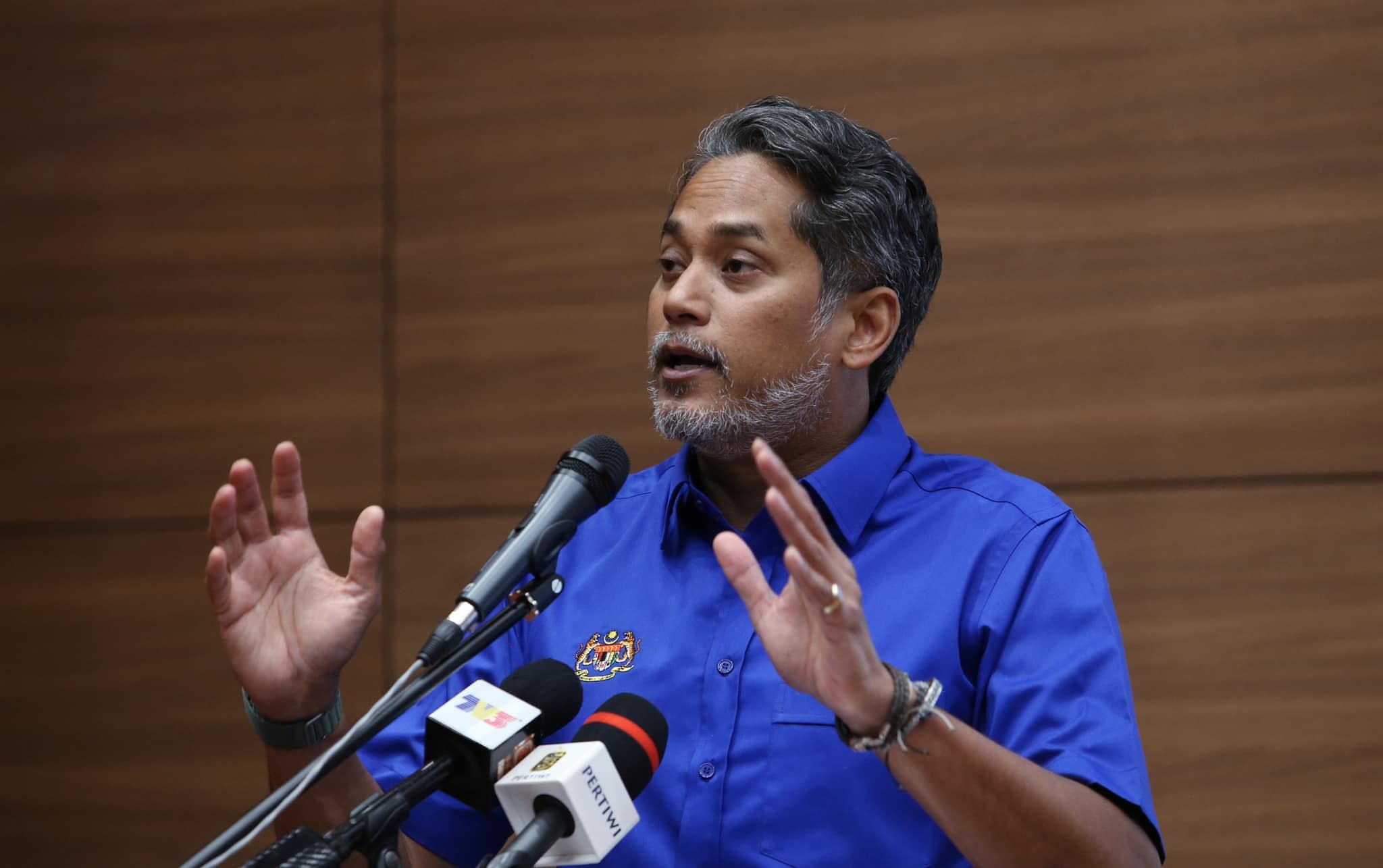 凯里给医护人员写道别信·“领导卫生部此生最大荣誉”