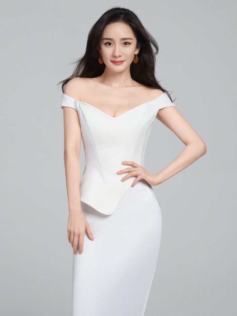 前夫刘恺威公布新恋情 杨幂与男子亲密搂腰示威?