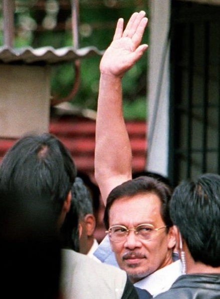 努鲁祝贺父亲安华任相 “爸，我为您感到骄傲！”