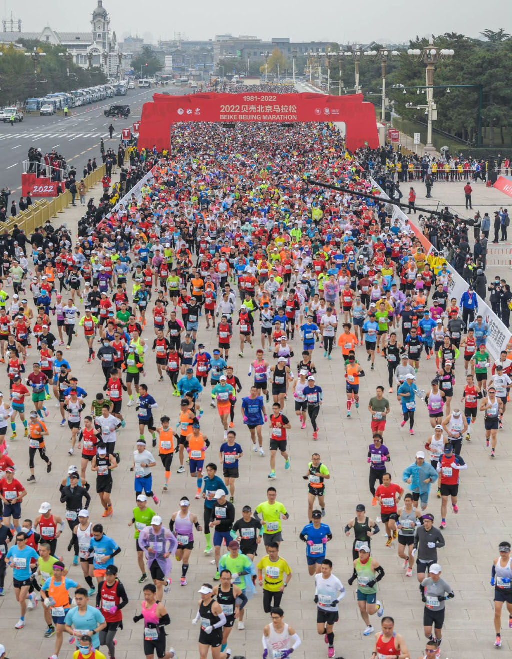 北京马拉松|86岁翁6小时跑毕全程 网民:这位爷爷好厉害