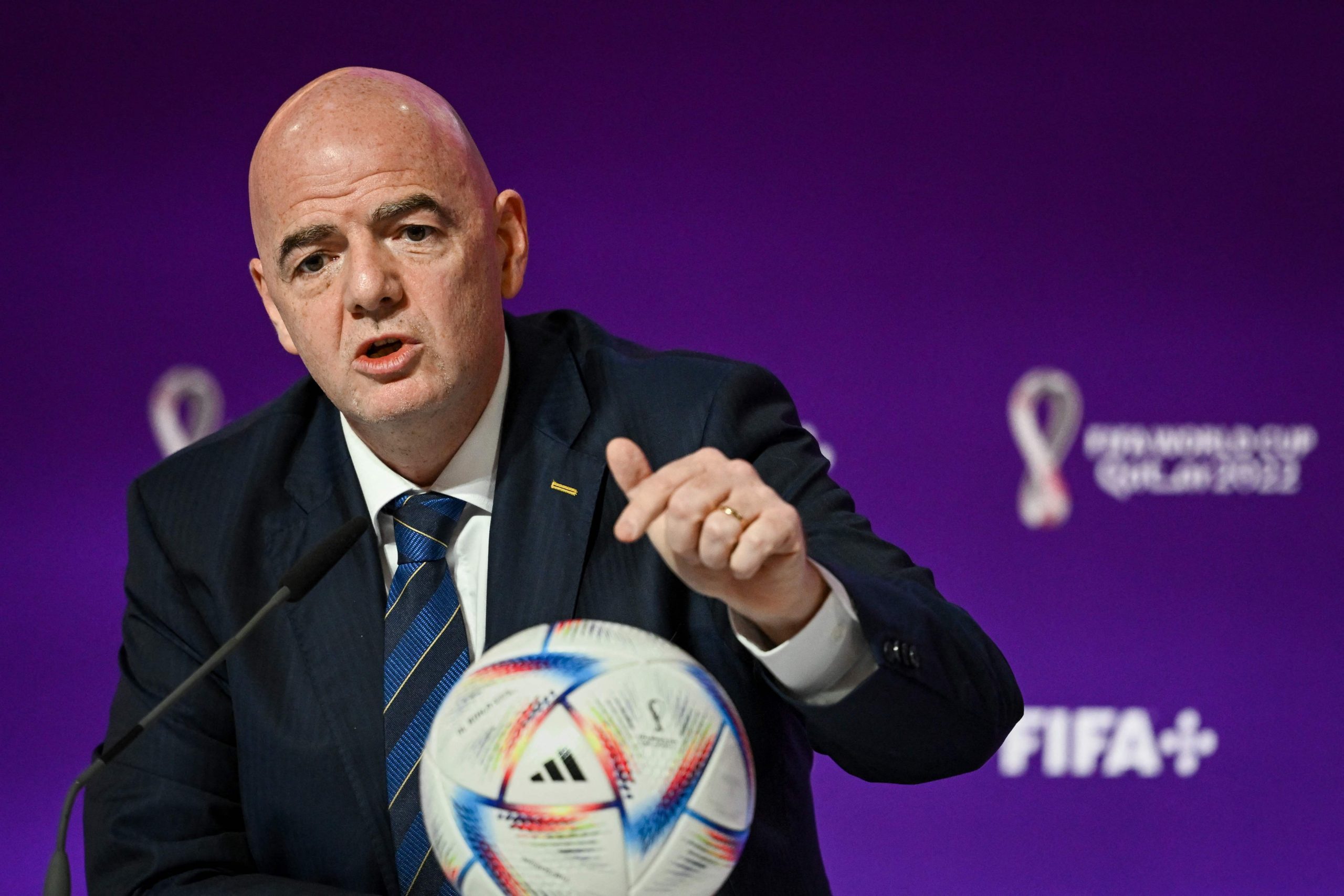 卡塔尔办世杯屡遭西方抨击 FIFA会长强烈回击:虚伪!