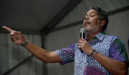 反驳扯后腿论  凯里：“我明早回林茂投末哈山！”