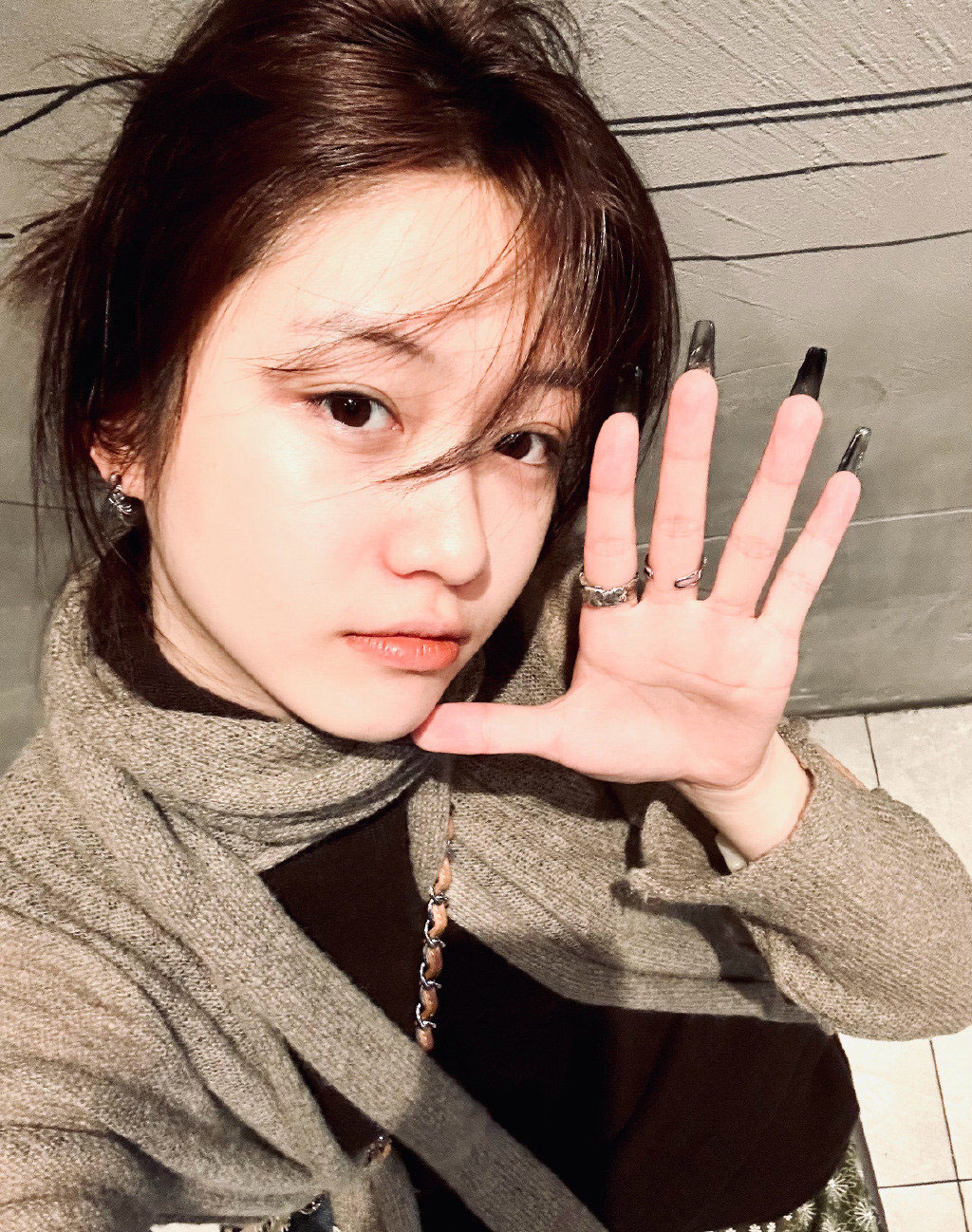 发文被解读“逼婚”吴磊 向涵之再被骂上热搜