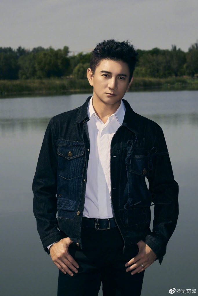 吴奇隆庆祝52岁生日 晒14秒劈腿视频