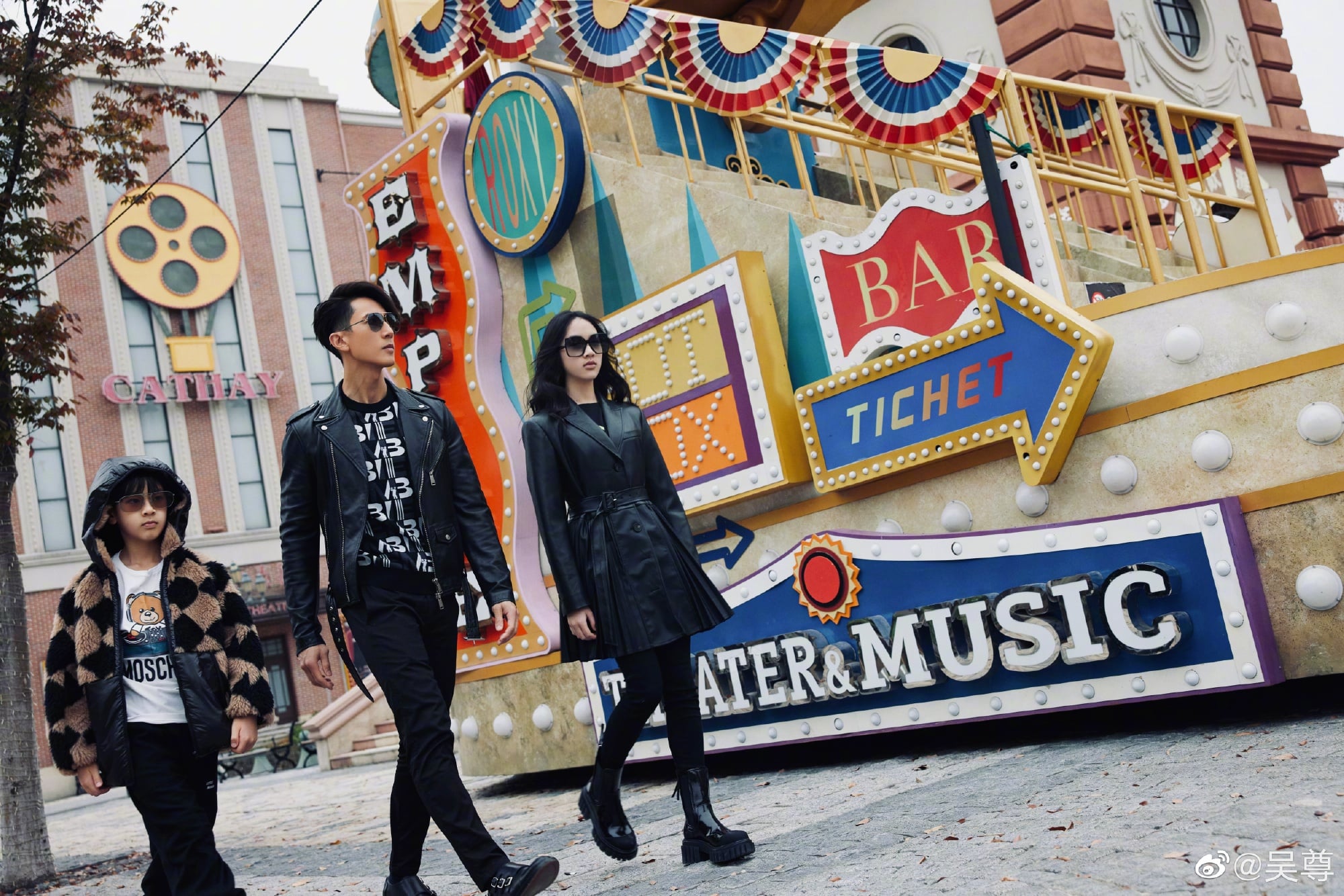 吴尊12岁女儿暴风抽高 全网狂赞:具超模气质