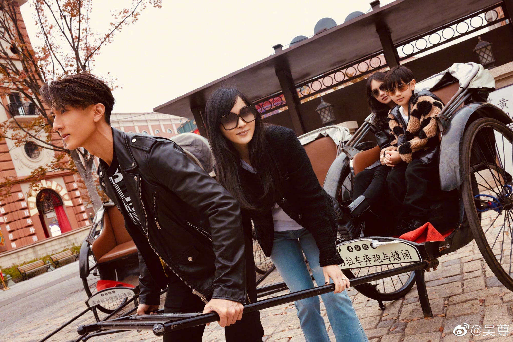 吴尊12岁女儿暴风抽高 全网狂赞:具超模气质