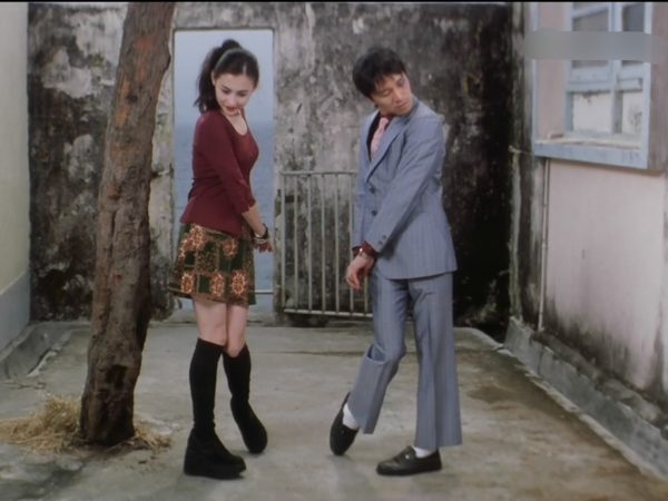 周星驰晒男厕合照呼唤 张栢芝只回一个字