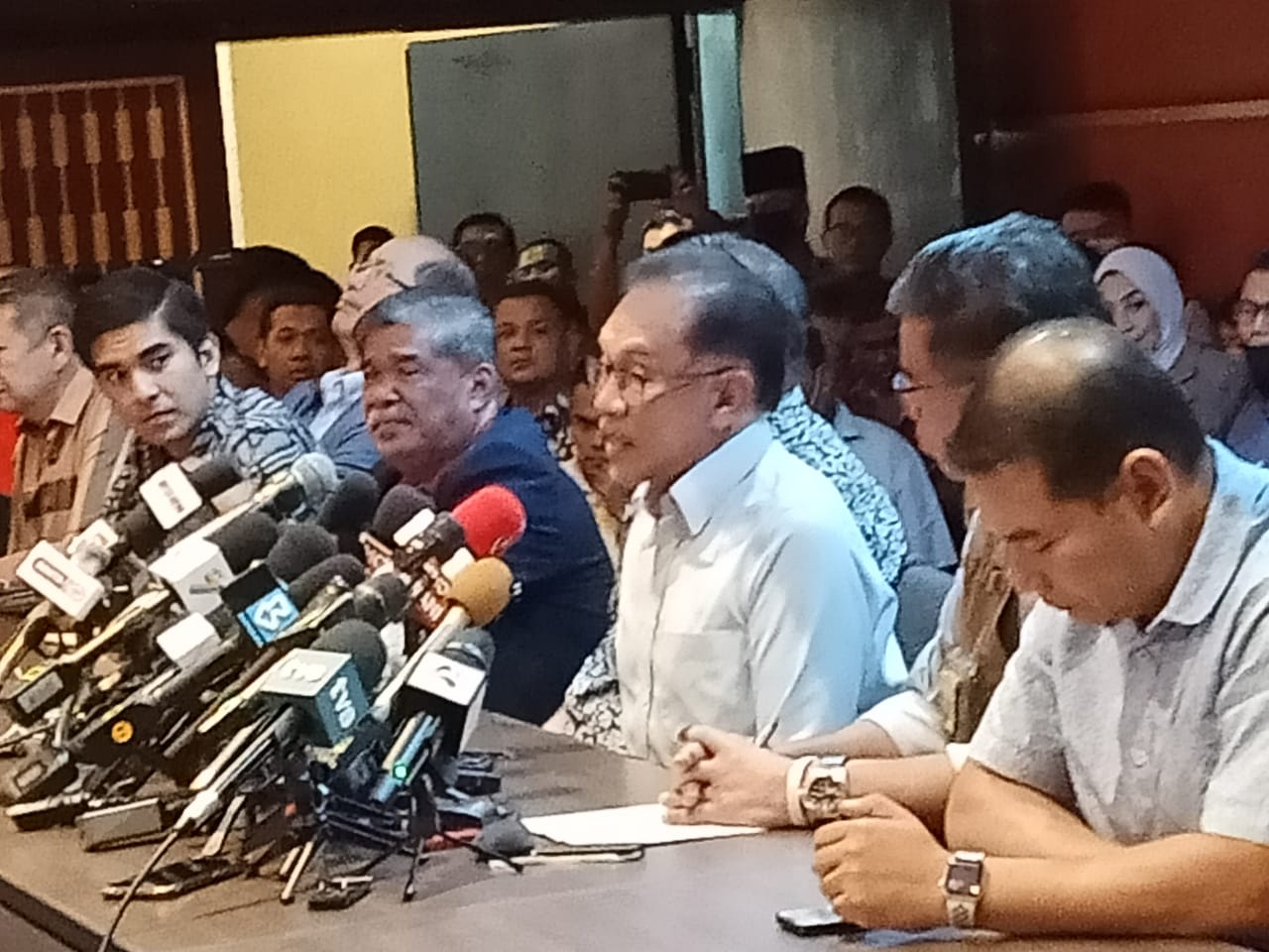 国盟这里称获逾112支持  安华：满意与国阵会谈 组更透明政府