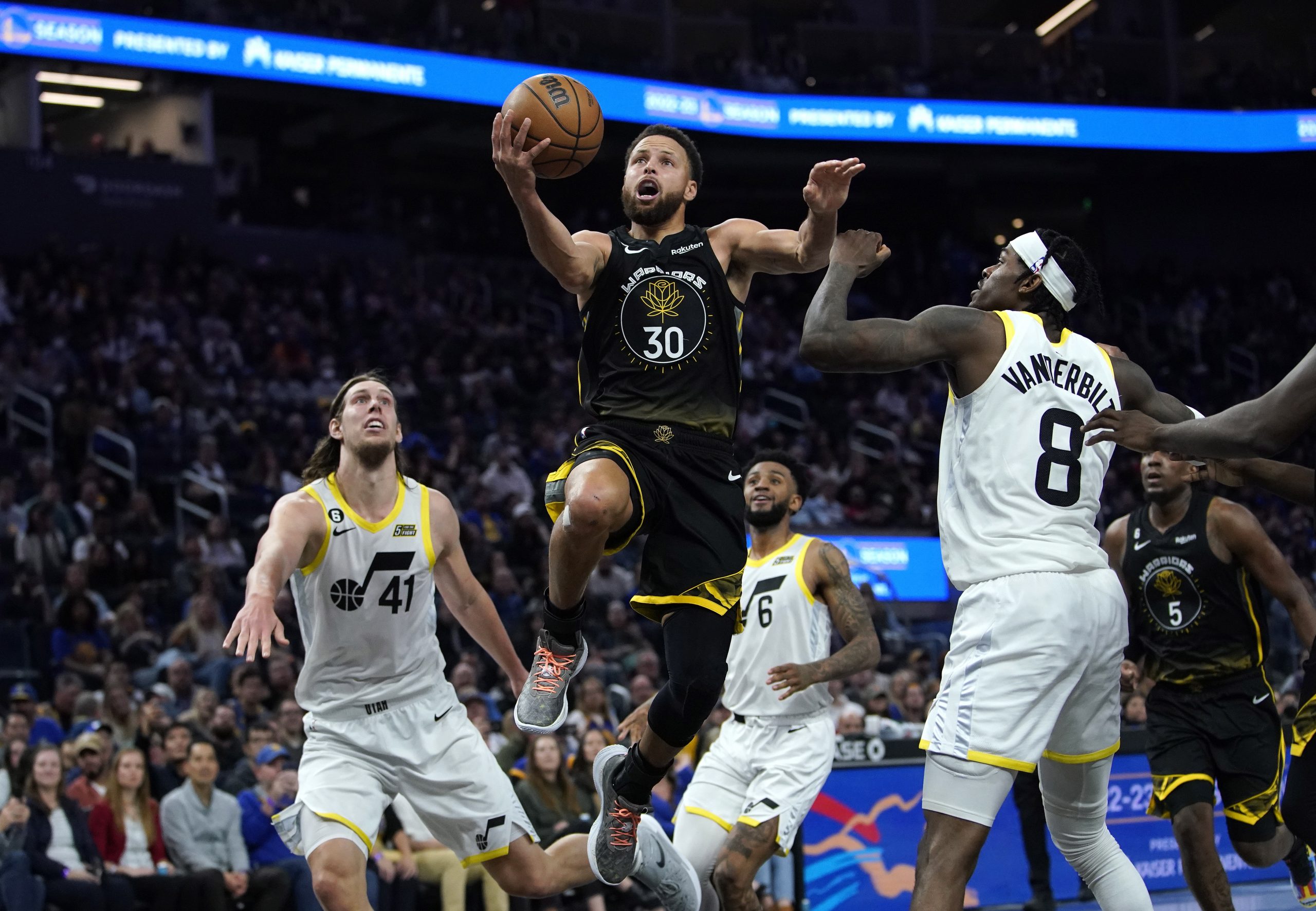 多点开花击退爵士 勇士豪取主场8连胜