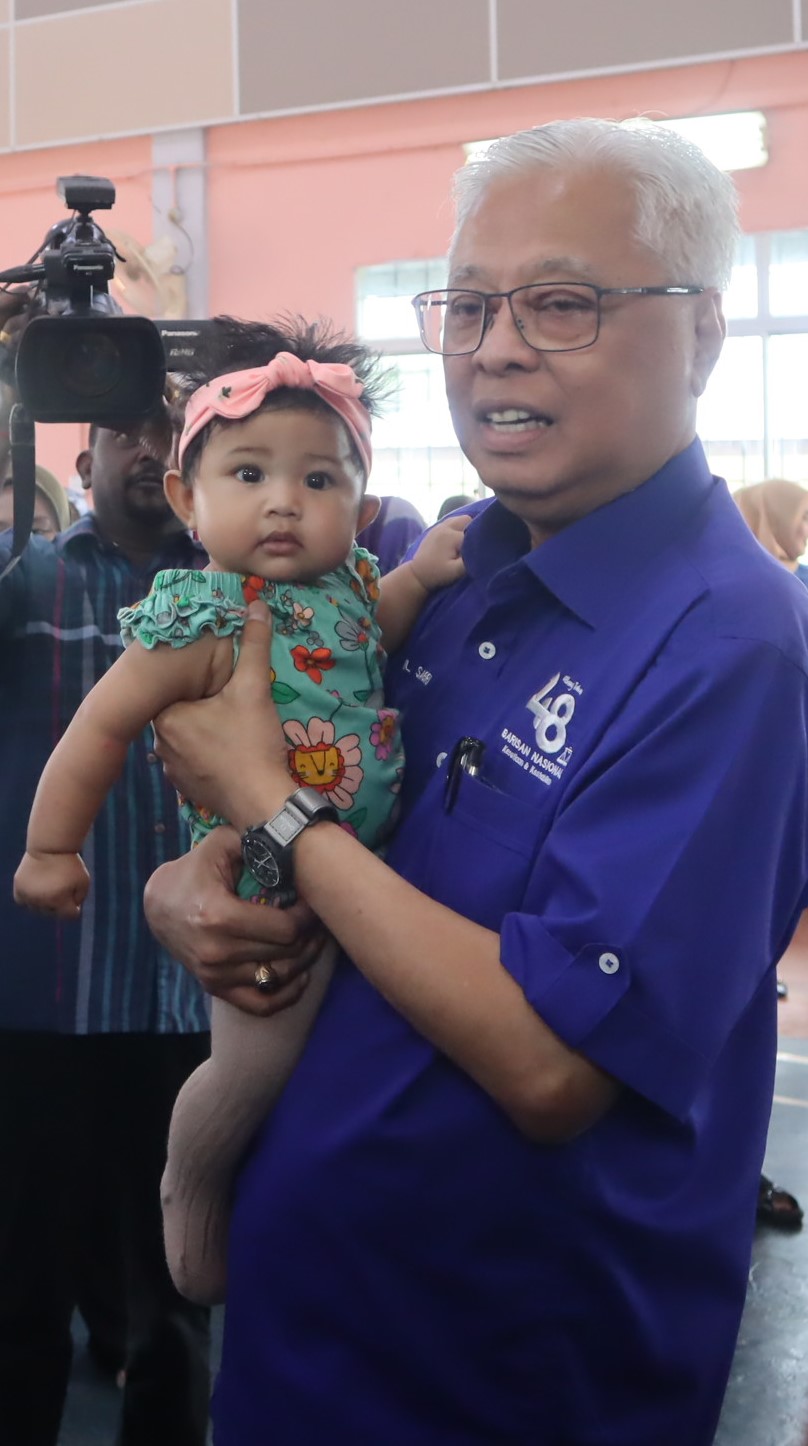 全国大选投票前后有特别假期?看守首相拿督斯里依斯迈沙比利卖关子,要民众静待是否有特别宣布,并表示会针对此事进行研究。