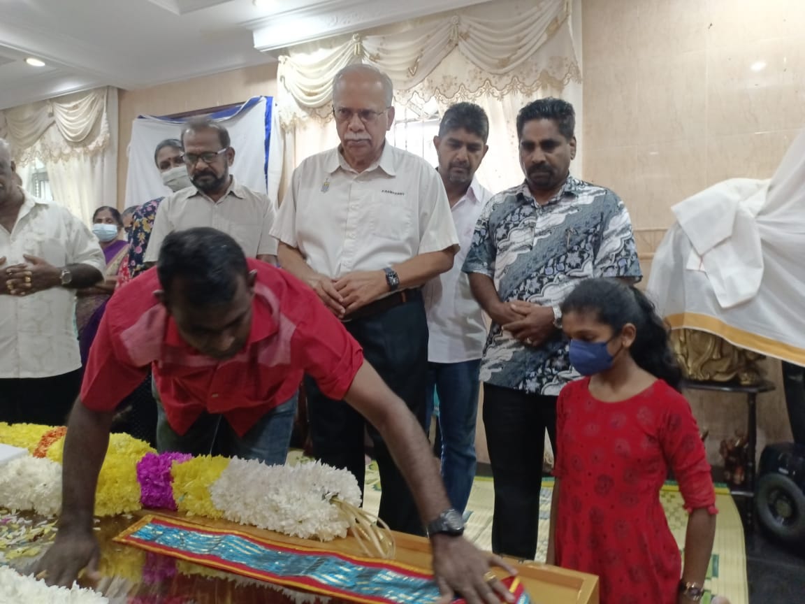 大选专辑／卡鲁巴耶举殡