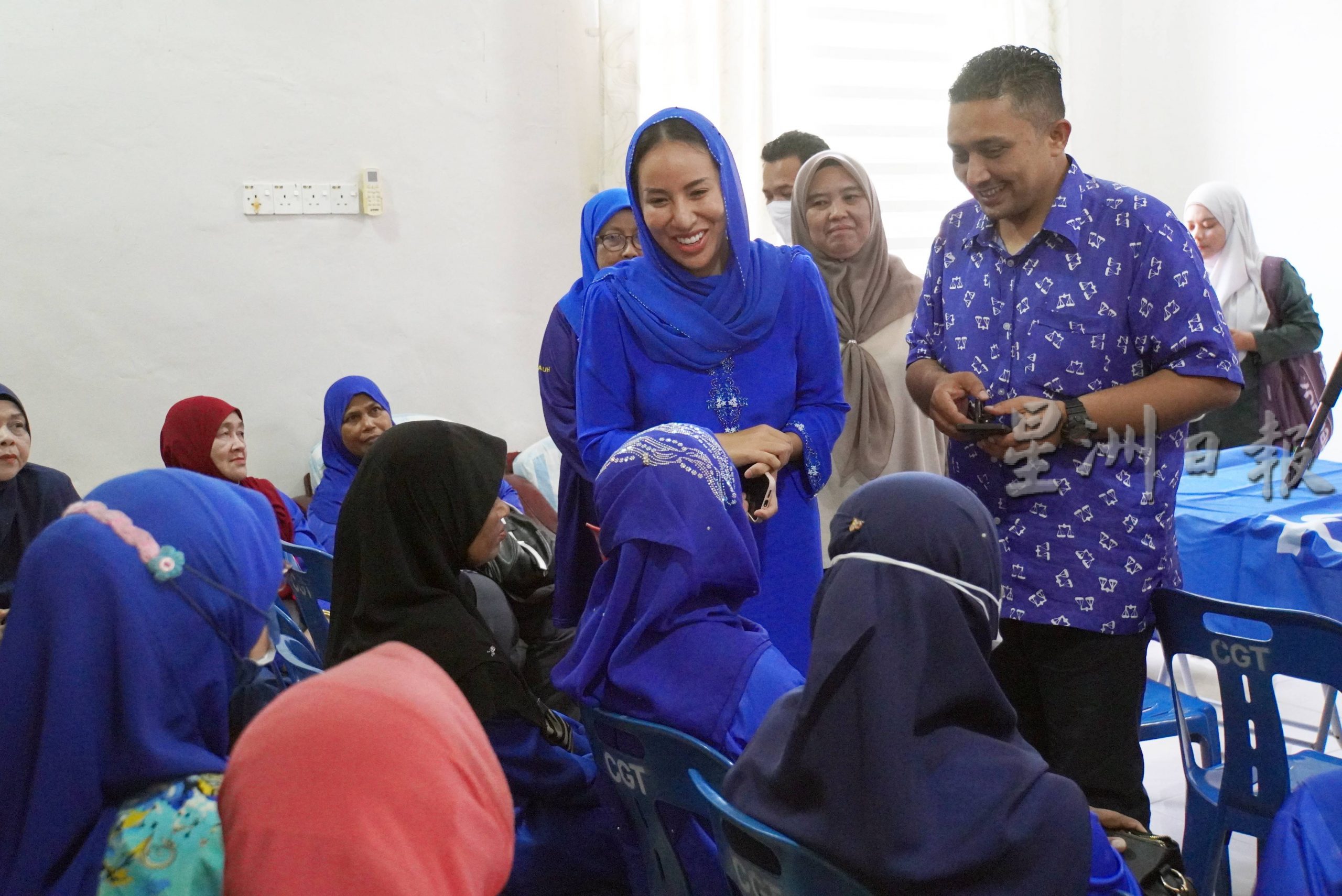 纳吉嘱女代父拜票，首站到玻助选