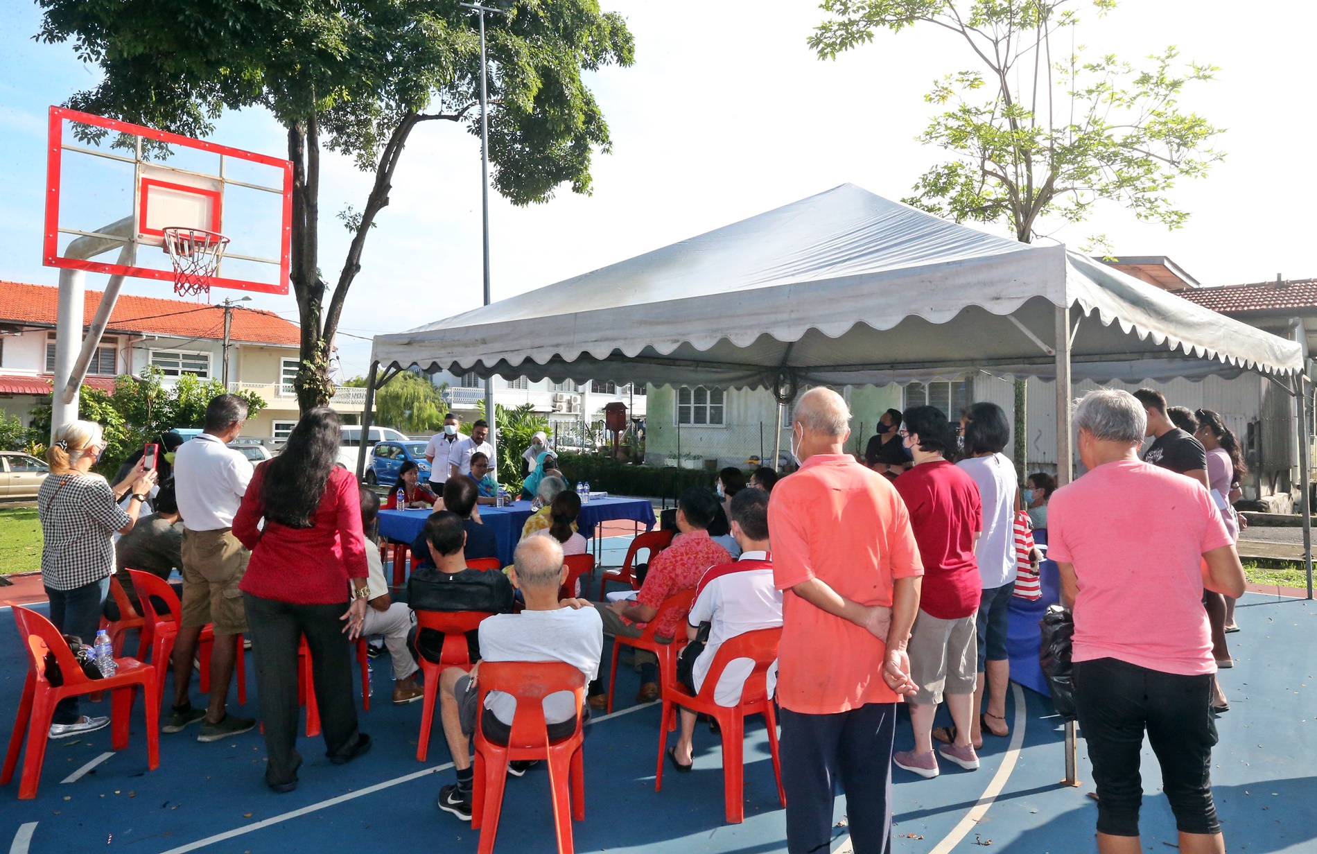 大都会-灵市政厅与居民对话会/针对社区有棺材店开设课题