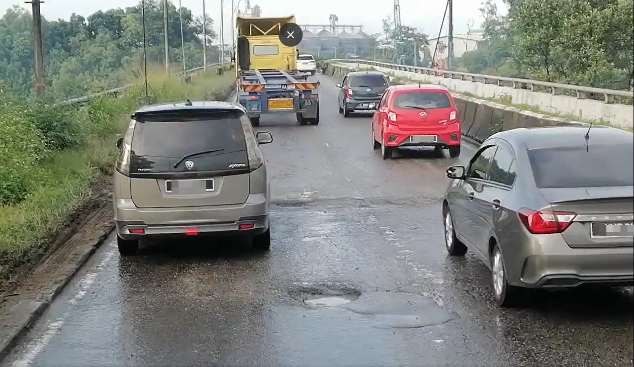 大都会/巴生高架桥路洞肇大塞车