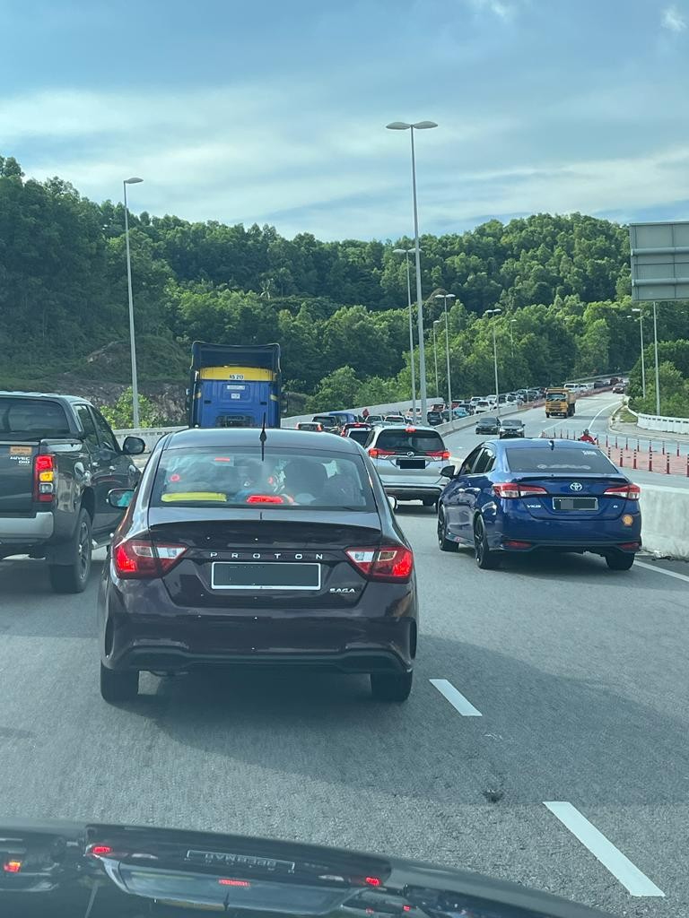 大都会/ME02头/DASH出口衔接道路阻塞