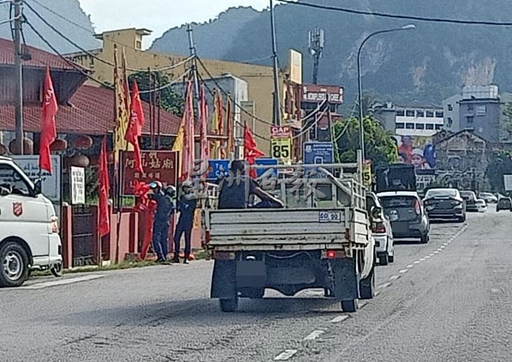 大霹雳封面主文/补照片/怡市厅出动执法 拆选前宣传品 禁租礼堂器具