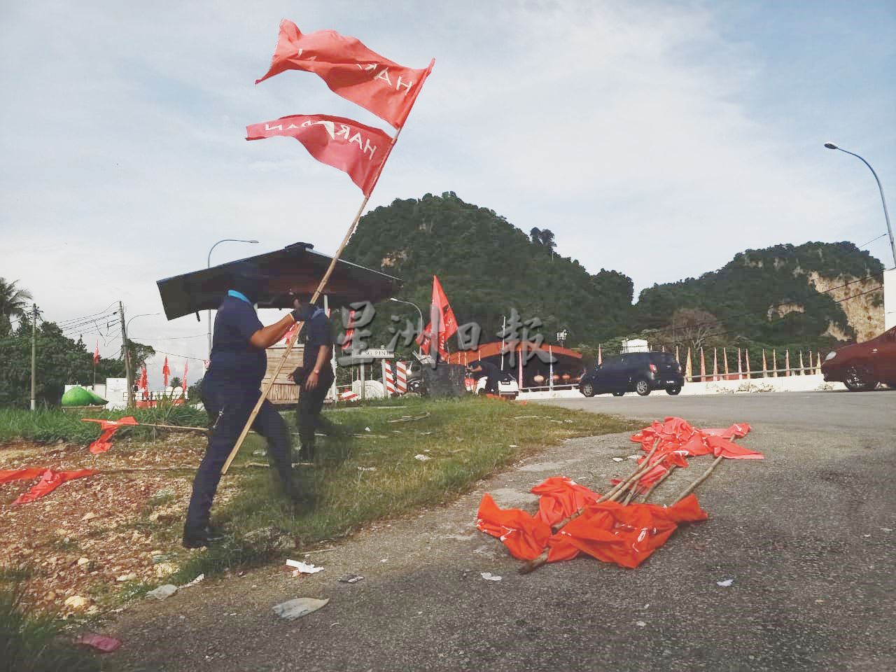 大霹雳封面主文/补照片/怡市厅出动执法 拆选前宣传品 禁租礼堂器具