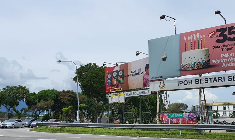 大霹雳封面主文/补照片/怡市厅出动执法 拆选前宣传品 禁租礼堂器具