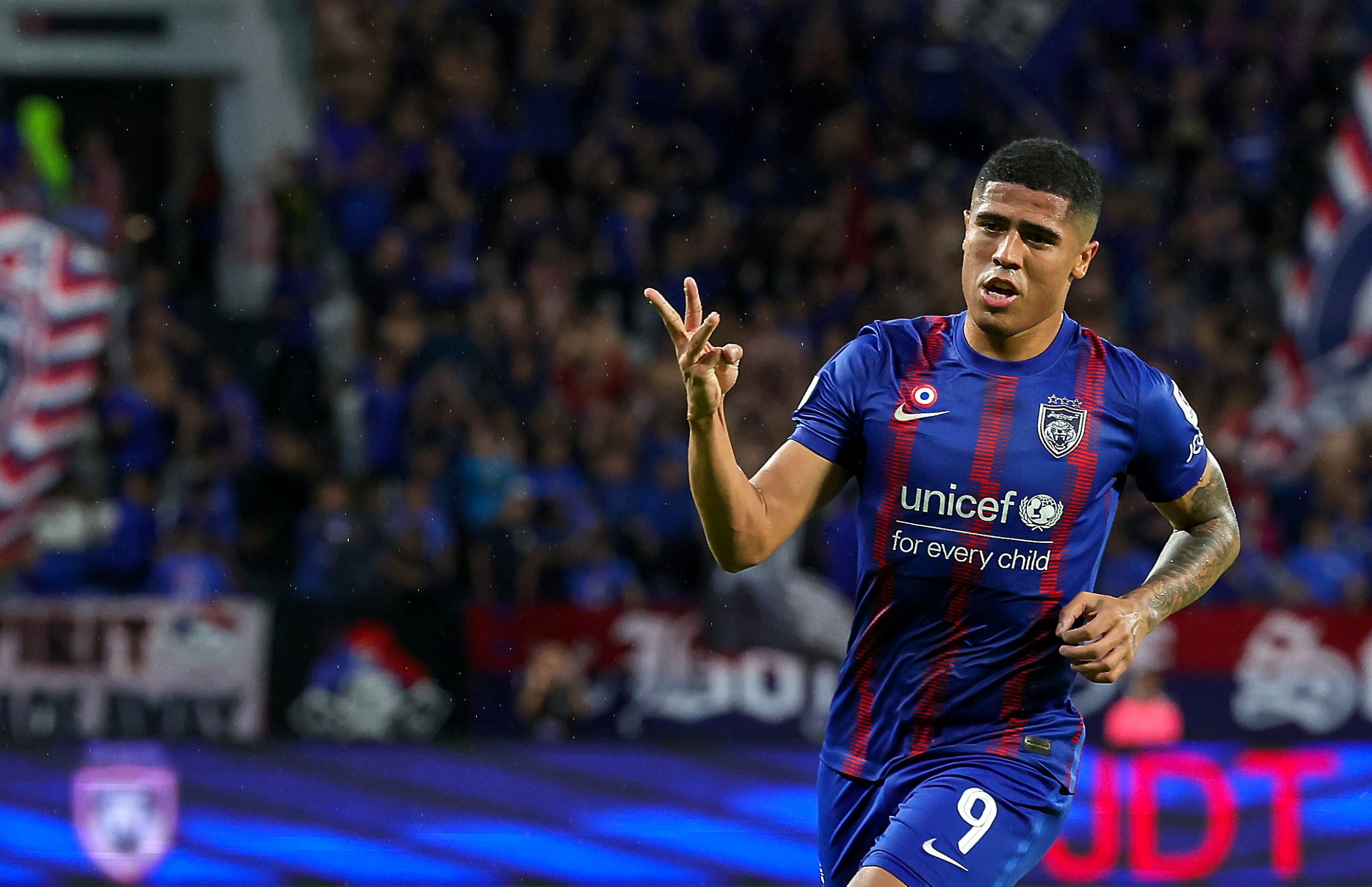 大马杯足球赛| 两回合赠吉兰丹8颗蛋  南虎4强斗沙巴