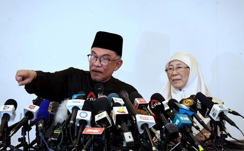 夫妻都当过副首相 安华旺阿兹莎大马史上第一对