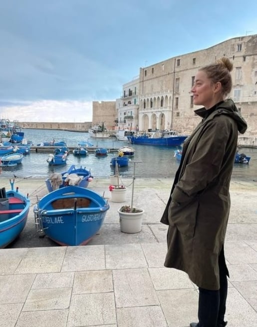 安柏赫德又出“屎”了！  疑路边脱裤解放全被拍