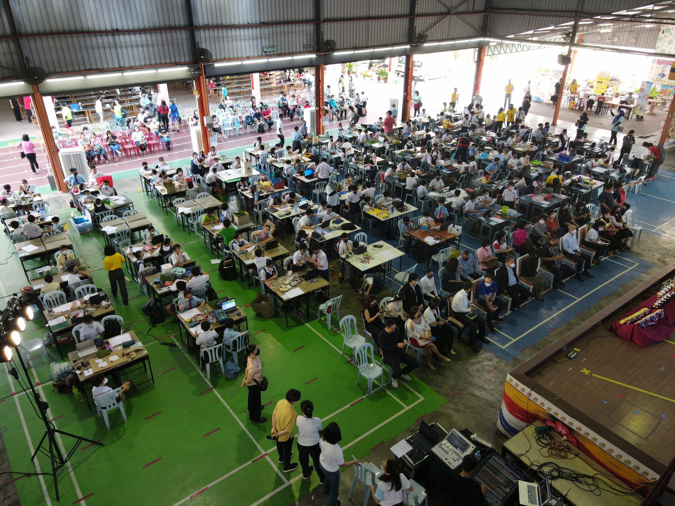 封底-大都会/第一届雪州华小STEM创意大赛／4图