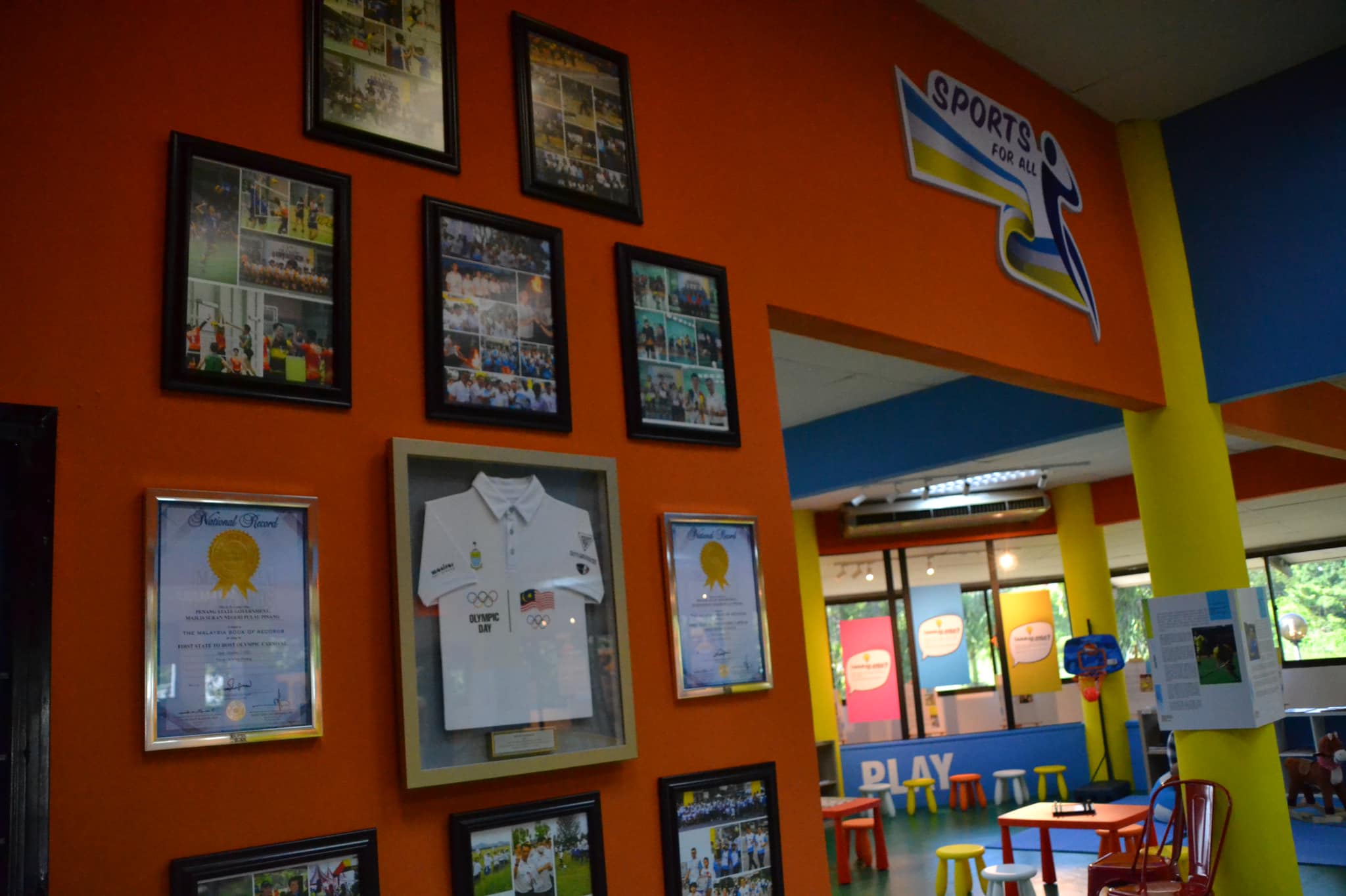 展出20项目77国手事迹 来参观槟体育展馆