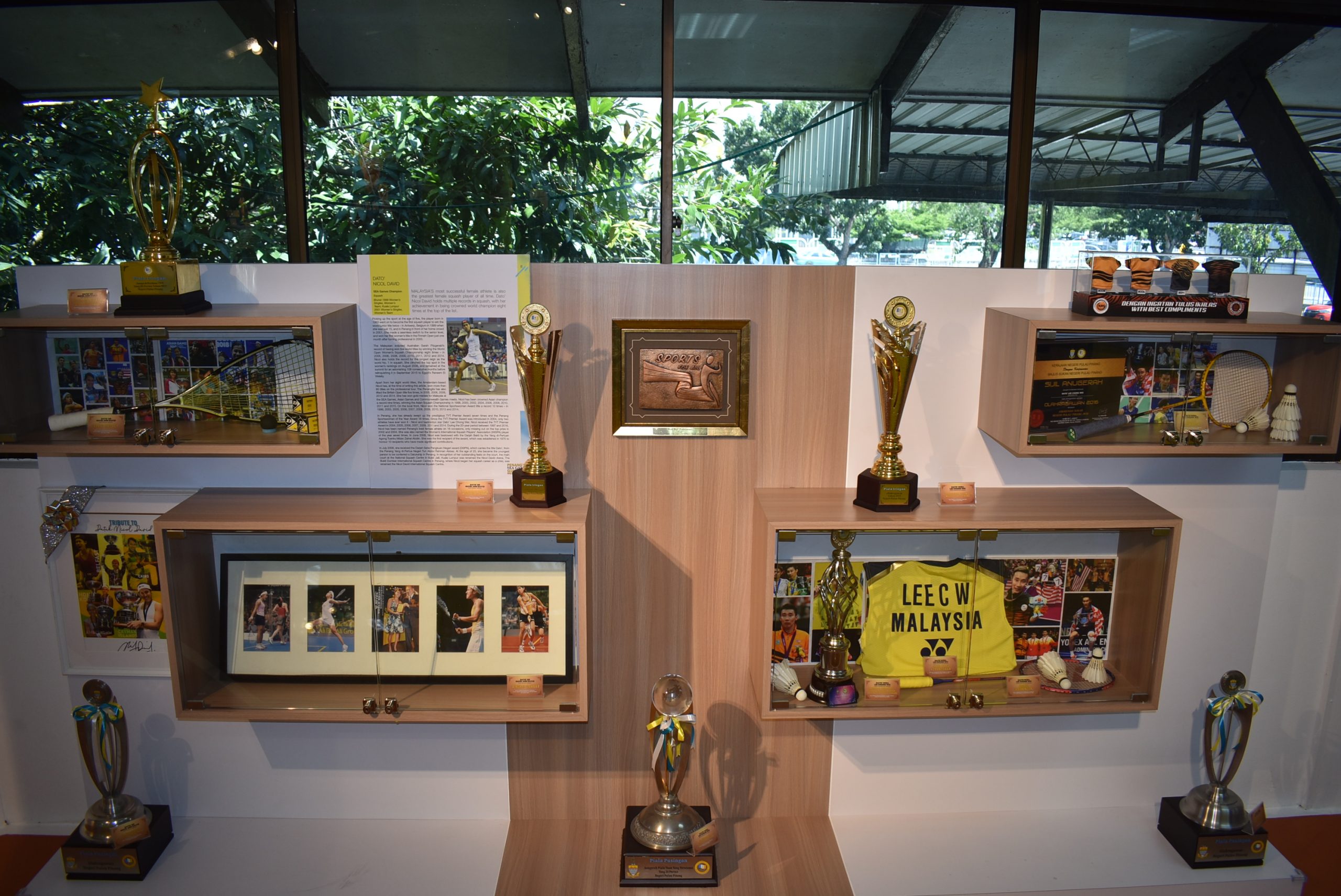 展出20项目77国手事迹 来参观槟体育展馆