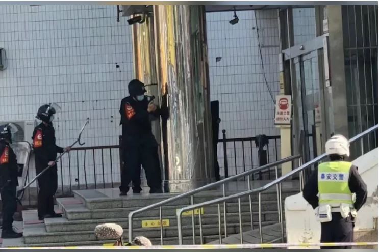 山东中国银行遭抢 嫌犯挟持人质对峙 遭狙击手击毙