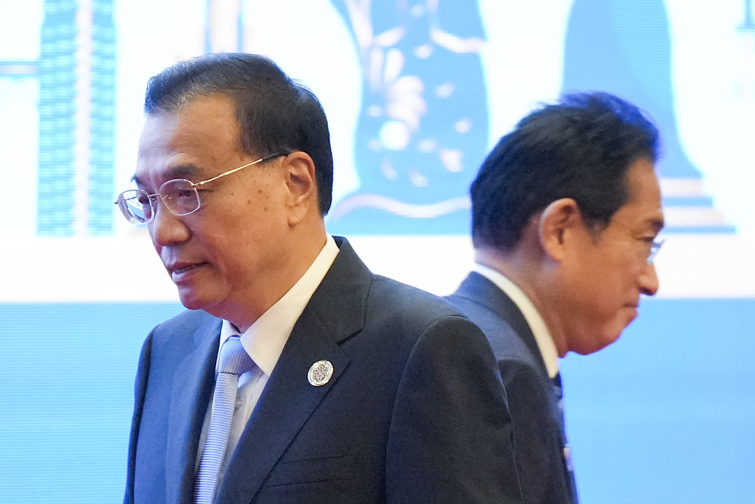 岸田与李克强短暂交谈 吁日中建构稳定关系