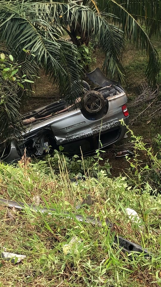 **已签发**柔︰驾灵车失控撞栏坠低洼,巫裔男子当场死亡