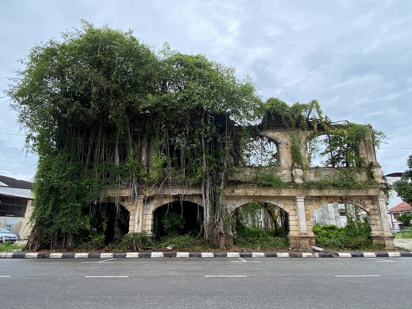 **已签发**柔：峇罗加雅路一建筑物局部坍塌，幸未造成伤亡损失
