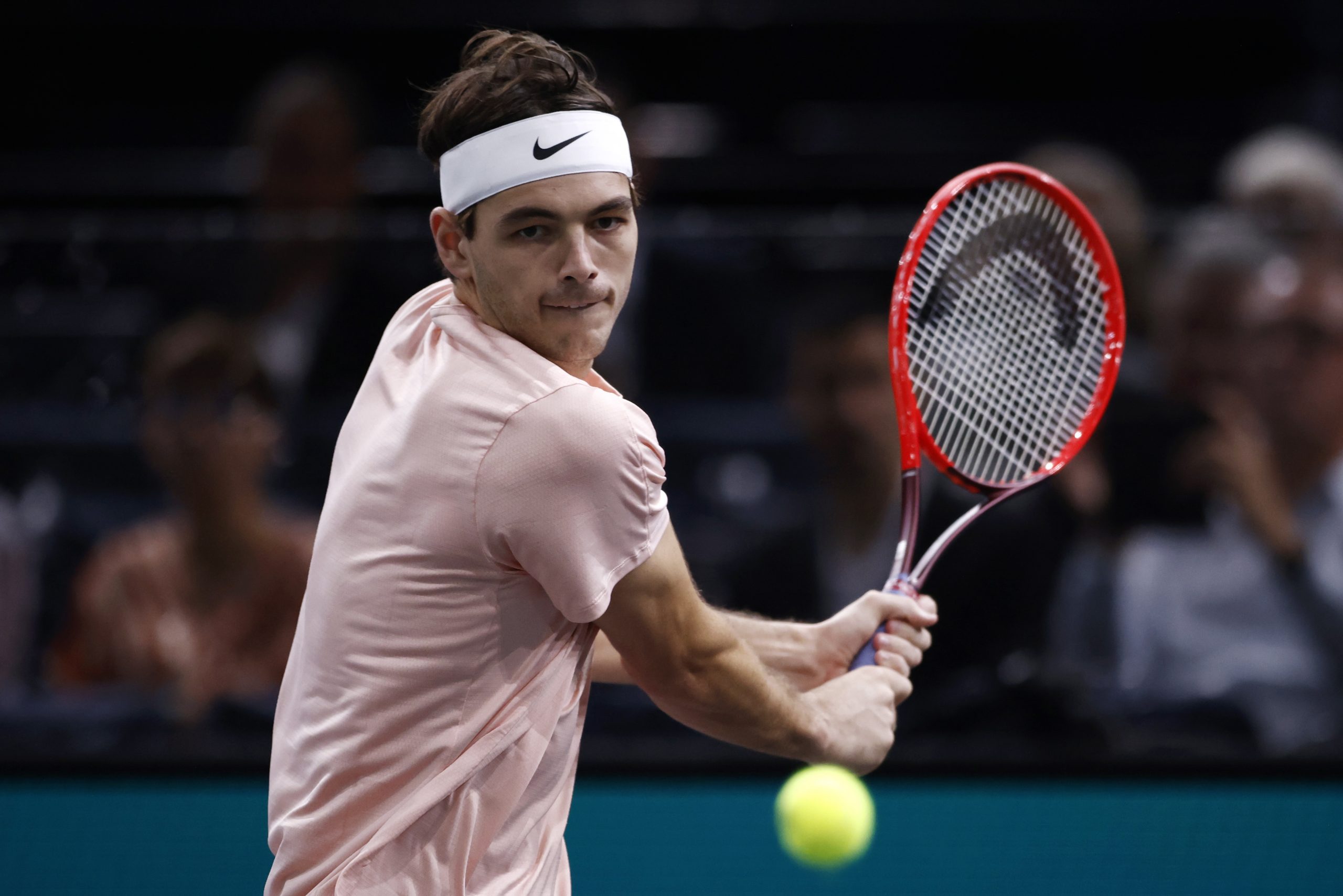 巴黎网球大师赛| 力挫福基纳闯次圈  弗里茨保总决赛希望