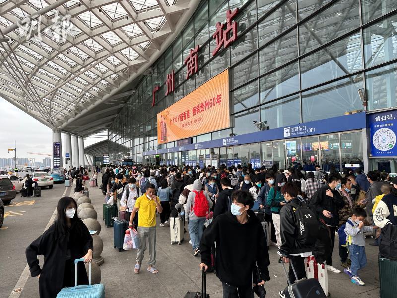 广州南站现返乡人潮　部分人未符防疫要求滞留车站