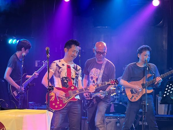 庾澄庆不藏了 罕见合体小14岁妻甜蜜对唱