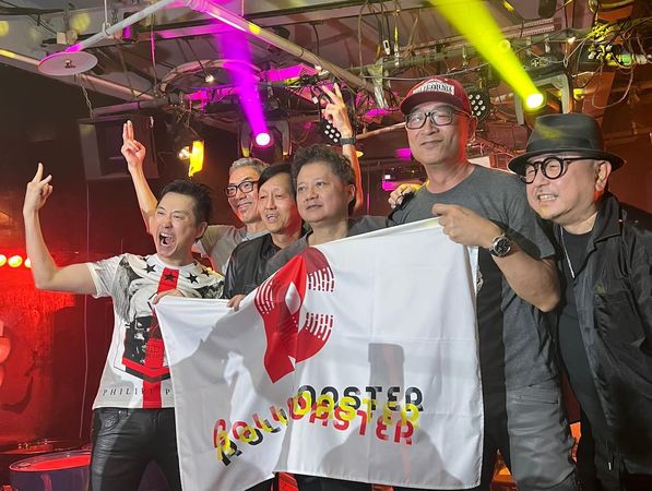 庾澄庆不藏了 罕见合体小14岁妻甜蜜对唱