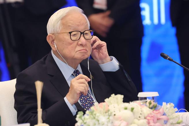 张忠谋在APEC与习近平互动 未触及台海情势