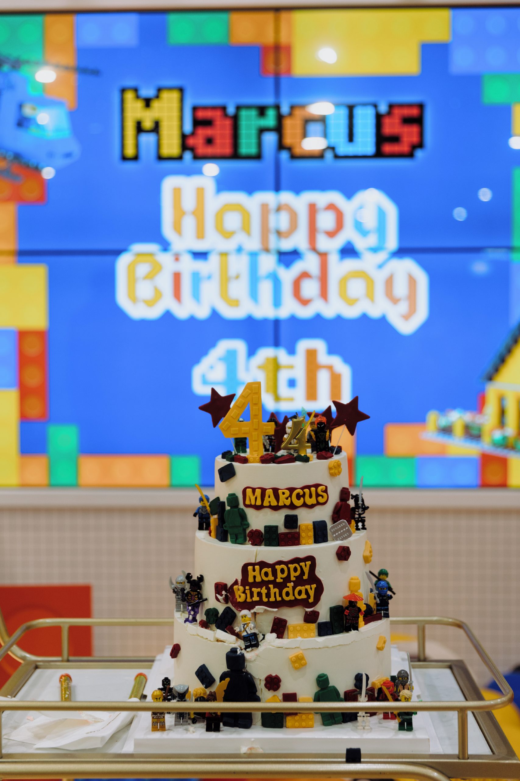  张柏芝高调为三胎庆生 4岁小王子黄褐色头发抢镜