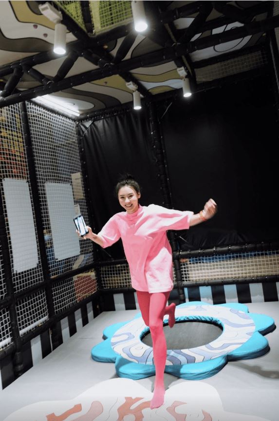  张柏芝高调为三胎庆生 4岁小王子黄褐色头发抢镜