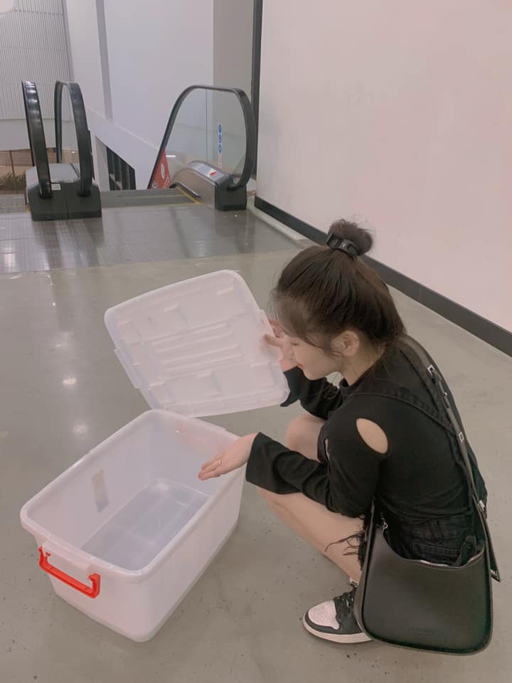 戏院推“无限免费装爆米花” 民众拎大桶、汤锅装