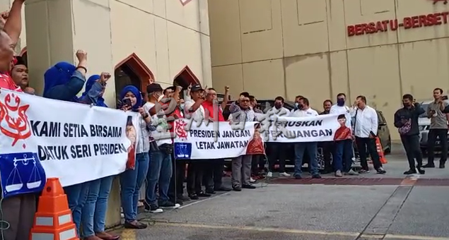 扎希支持者现身力挺