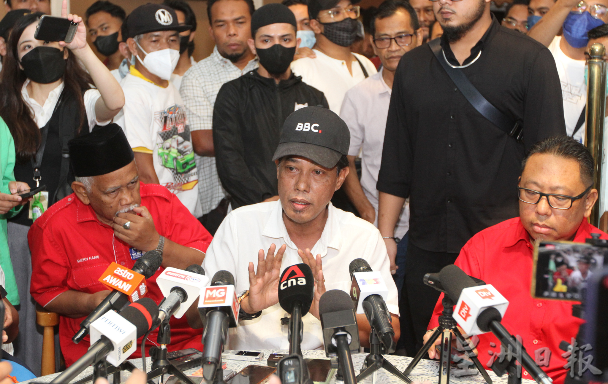 扎希支持者现身力挺