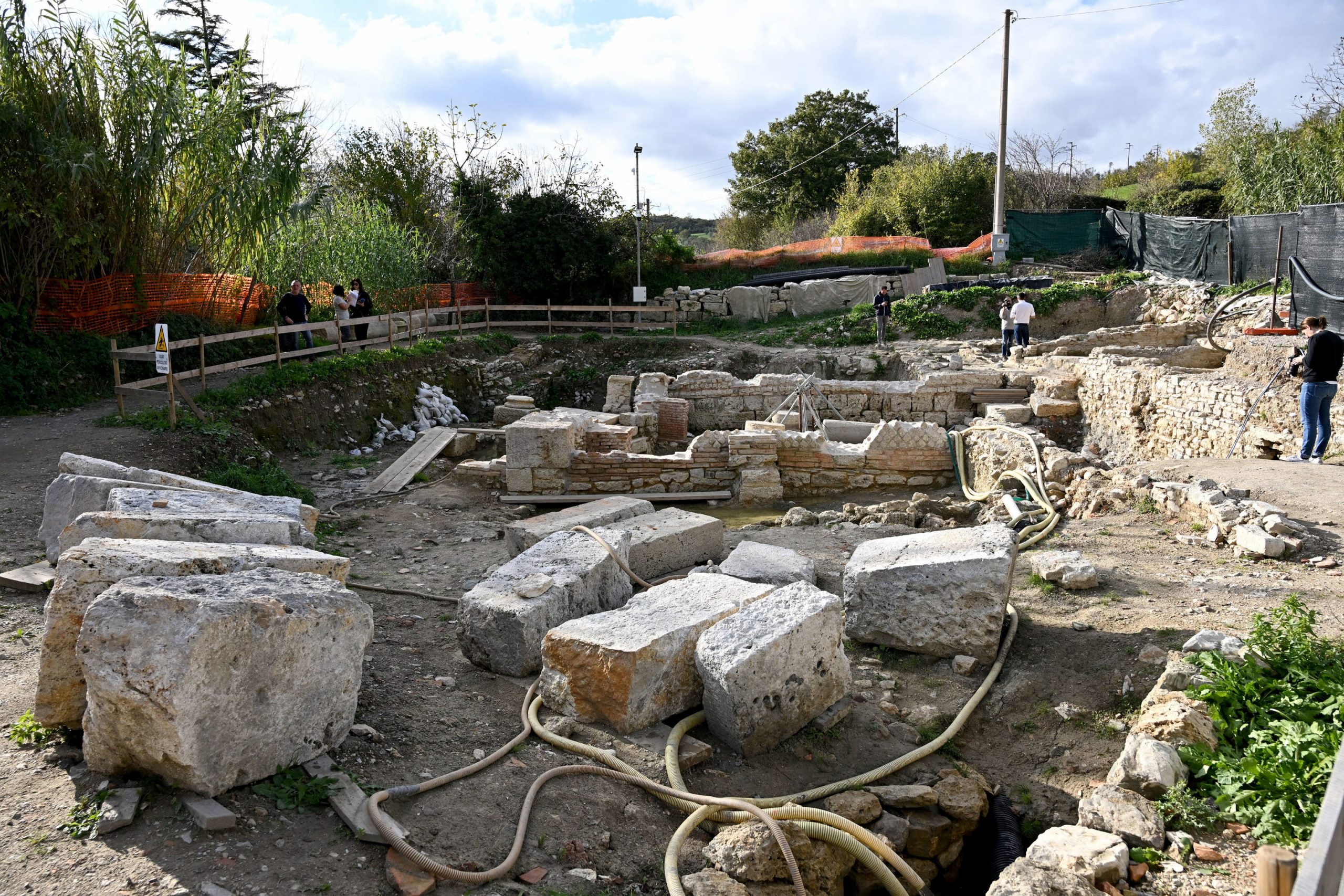 托斯卡尼发现2000多年历史青铜像 可能改写意大利历史