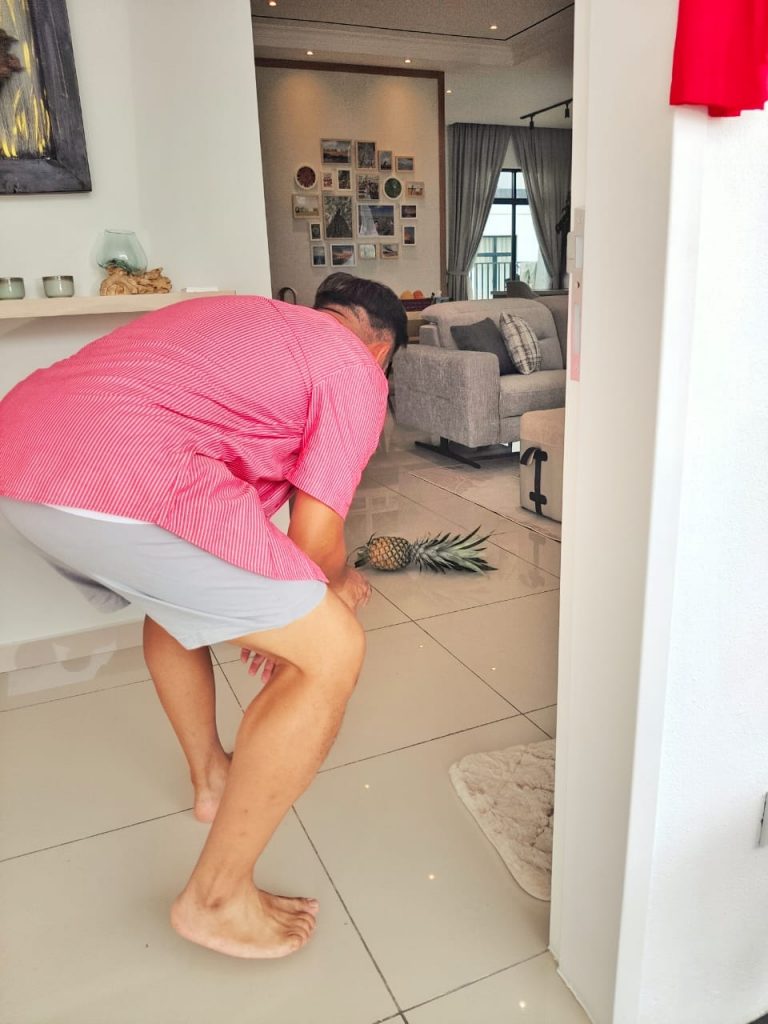 拖3年终新居入伙  陈嘉荣曝与装修工人险大打出手