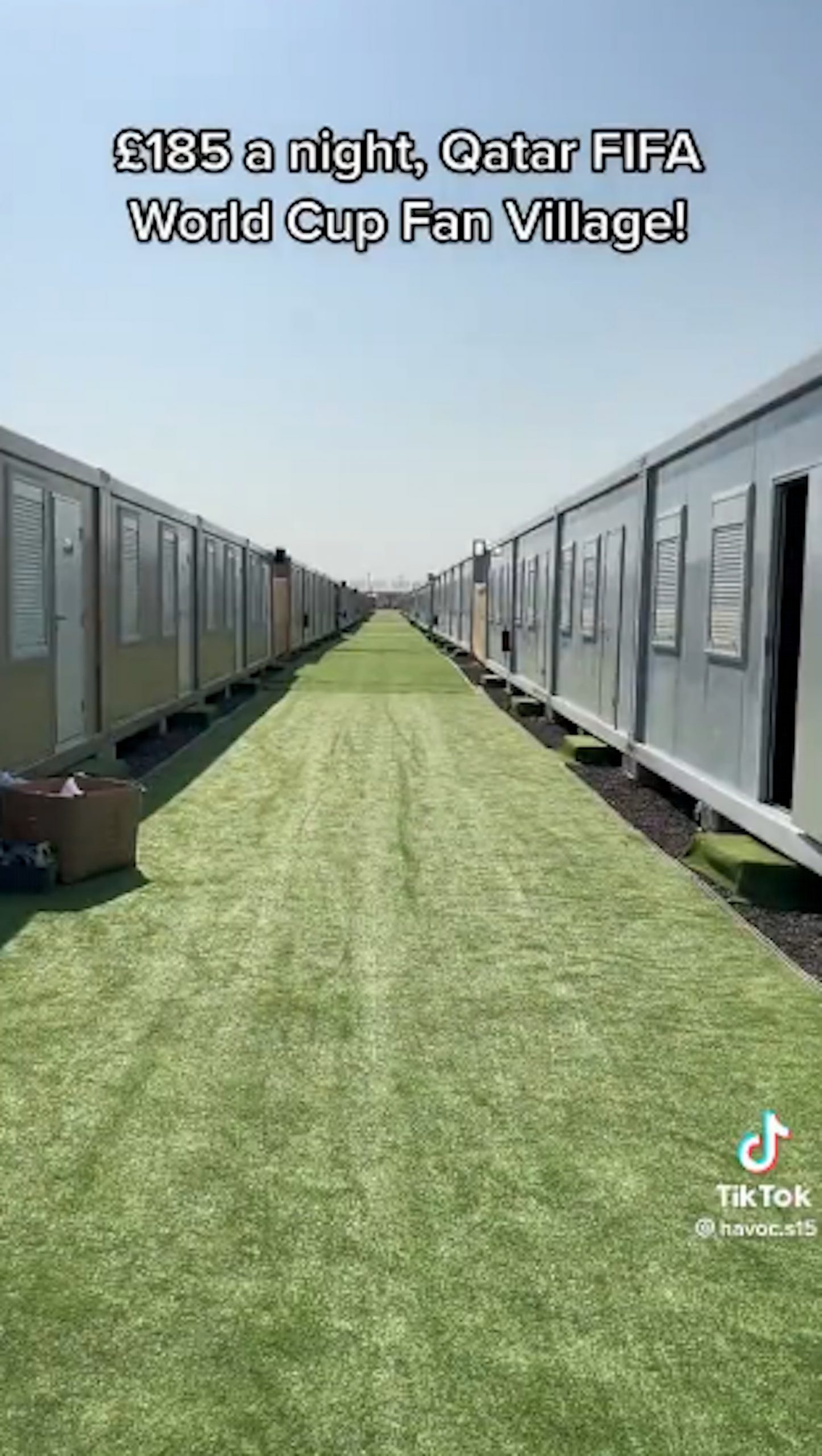 拚盘，未签)卡塔尔世界杯2022 网民拍片控球迷村尚未完工　住一晚却要1005元