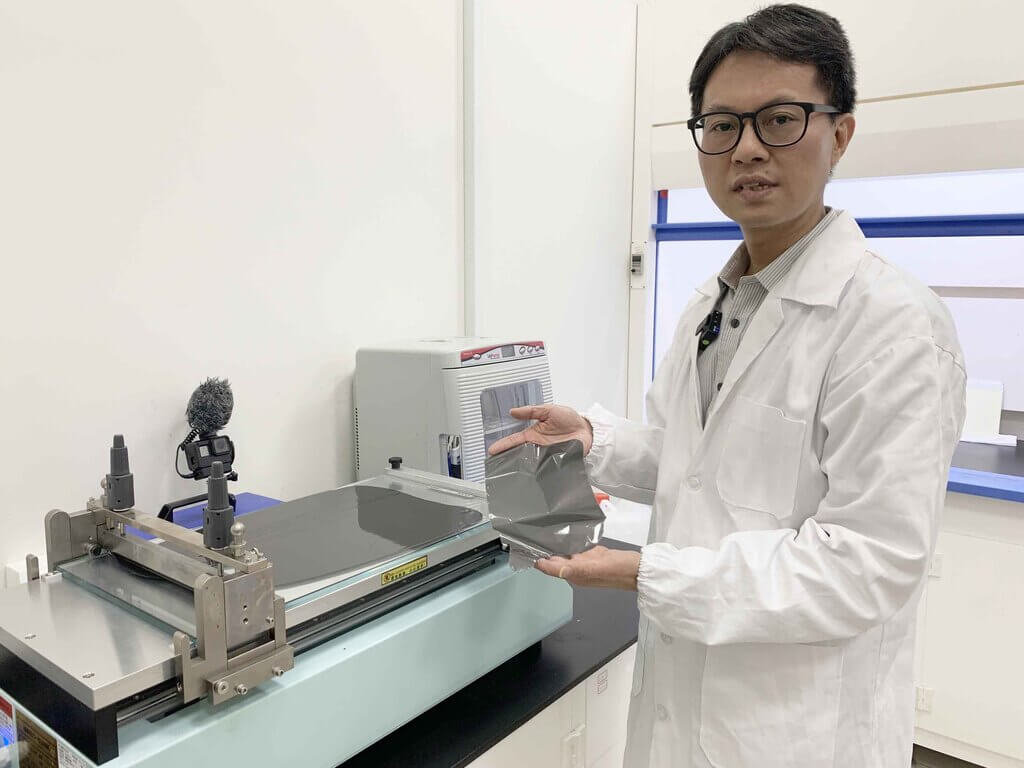 拚盘/石墨烯“魔毯﹕产水电还把海水变能喝 台科大团队获研发界奥斯卡奖