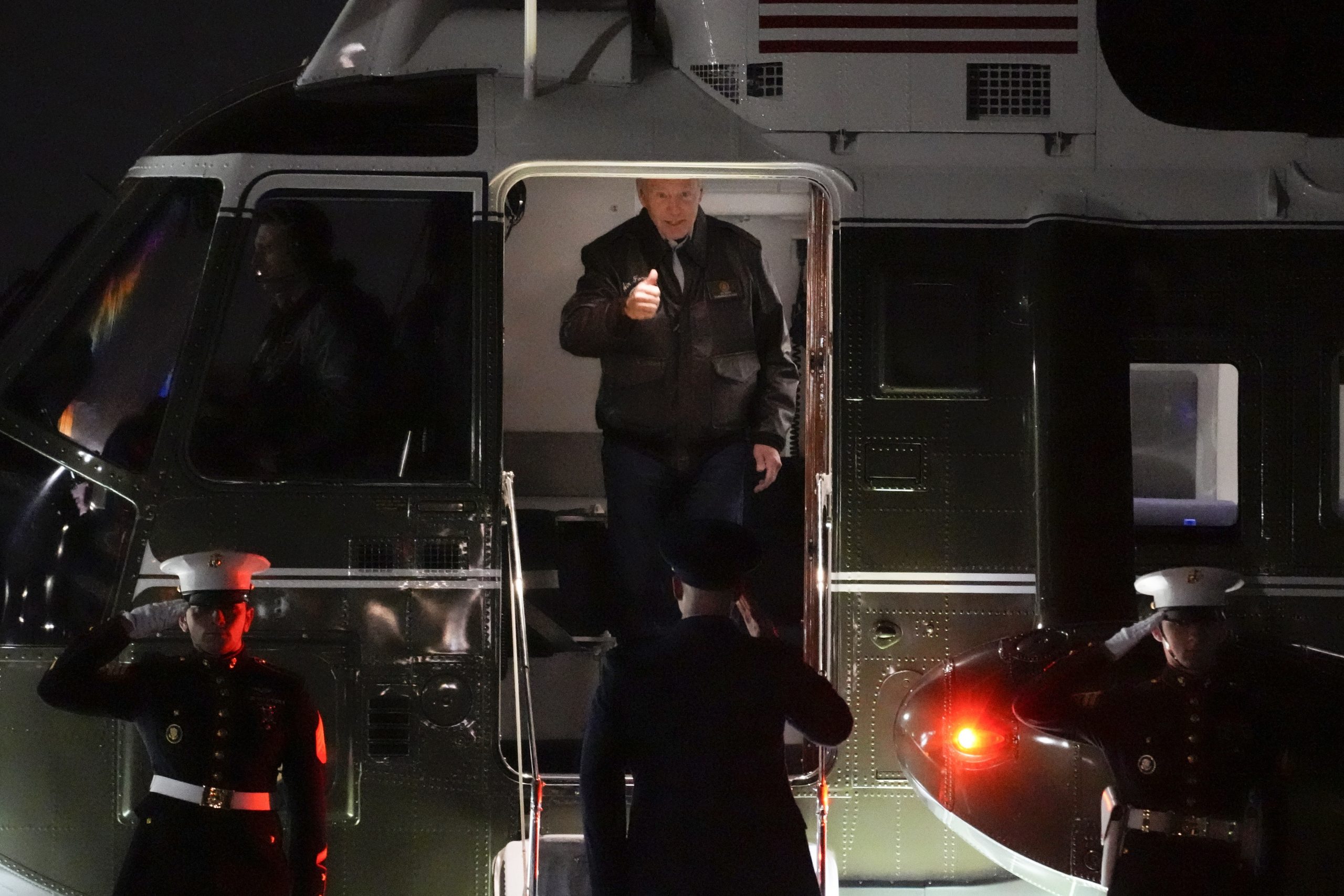 拜登赞许佩洛西是最重要议长 白宫面临政党恶斗